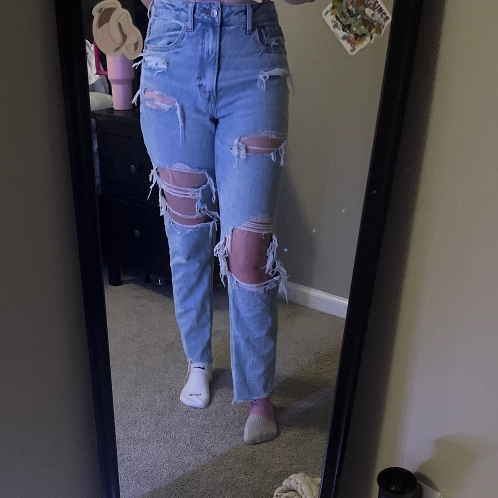 AMERICAN EAGLE RIPPED BAGGY JEANS